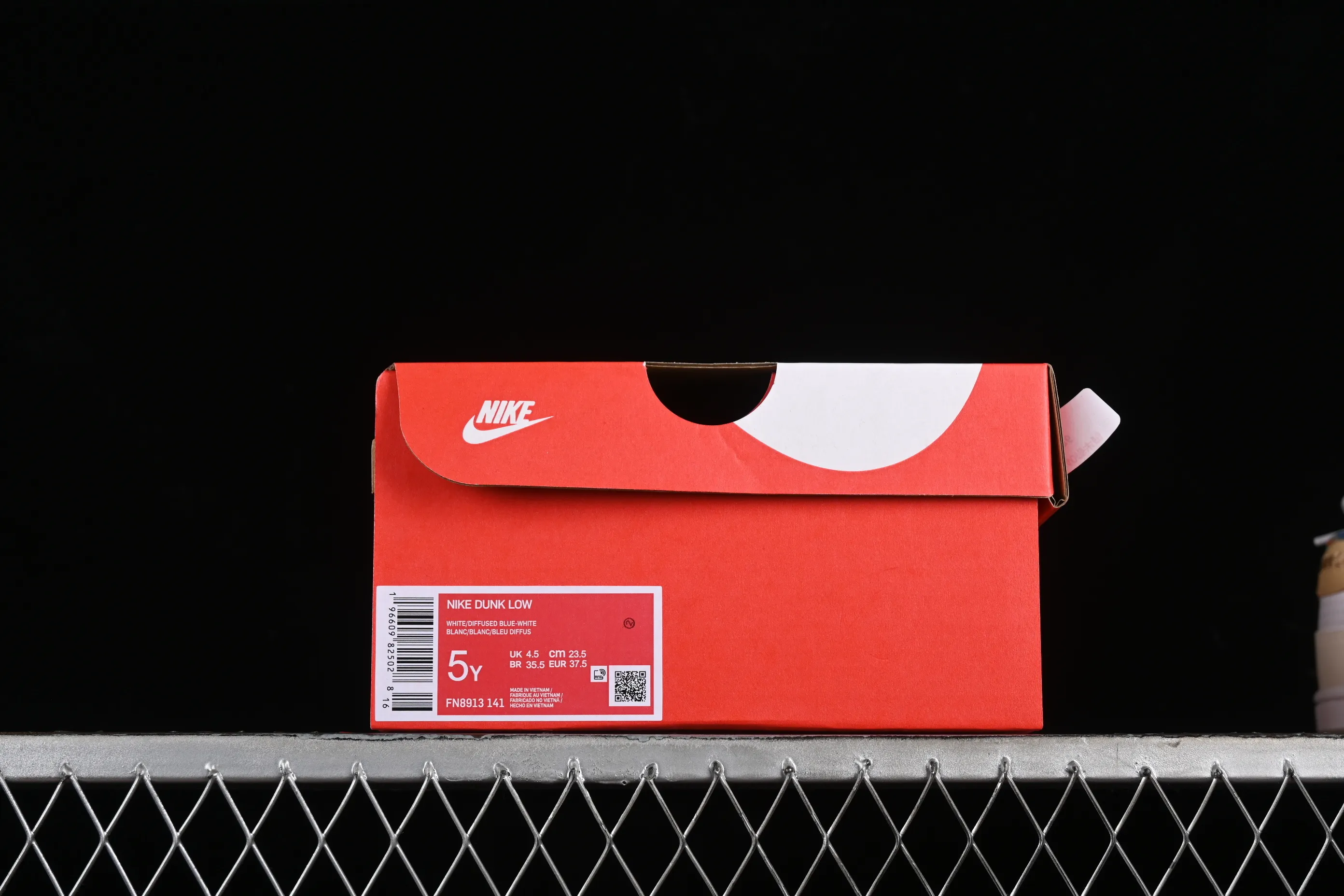 All categories Nk SB Dunk series Nk SB Dunk Low low-top sneakers Nk Dunk Low Cake Bear Jiuqi white and yellow low-top casual sneakers FN8913-141